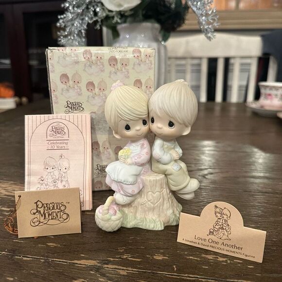 PRECIOUS MOMENTS Love One Another True Vintage 1976 Girl & Boy Figurine‎ New - Picture 1 of 10
